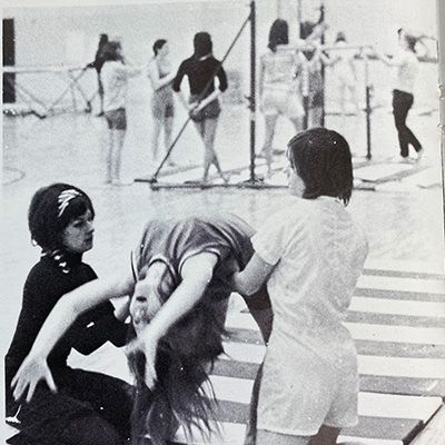 1970-71 فريق الجمباز للفتيات