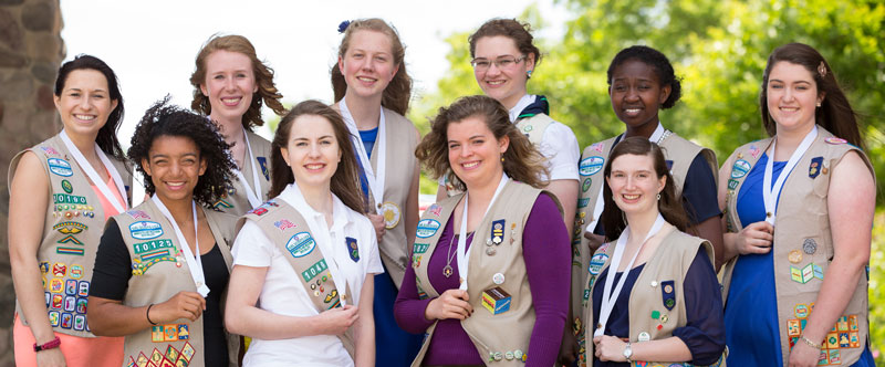 صورة جماعية لفتيات الكشافة